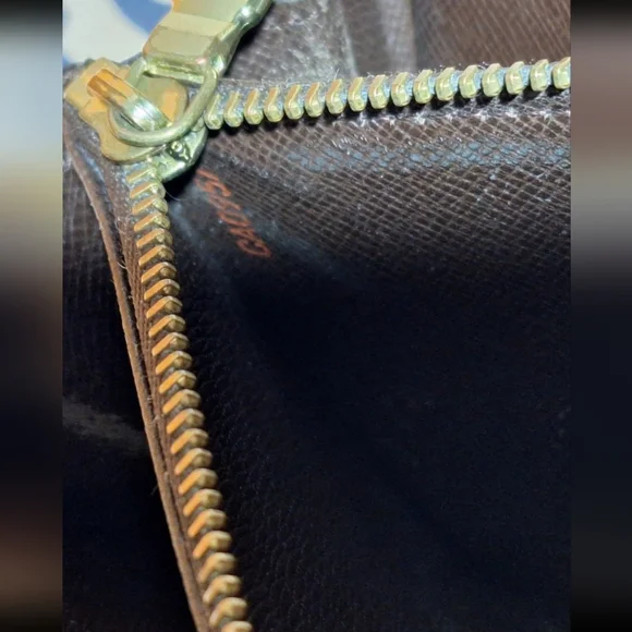 Louis Vuitton Damier Sarah Wallet - Picture 13 of 16